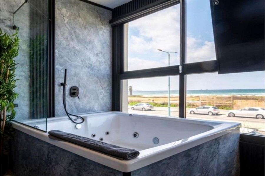 רומנטיקה בים - קו ראשון לים